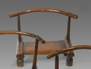 Une ancienne et belle chaise d’homme à décors grav…