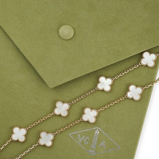 VAN CLEEF & ARPELS, A MOTHER OF PEARL ALHAMBRA NECKLACE in 18ct yellow gold, the chain