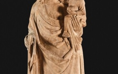 Vierge à l'Enfant en pierre calcaire sculptée... - Lot 8 - Pierre Bergé & Associés