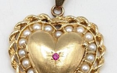 Vintage 14K Yellow Gold Pearl Heart Locket
