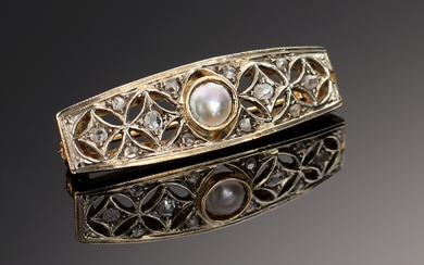 Vintage diamond brooch of 14 kt. gold and silver with natural pearl, approx. 1910-20s