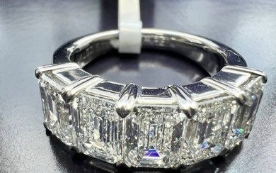 Women's Ring TW 5.10 cts F VS2 Lab Grown Diamond Emerald