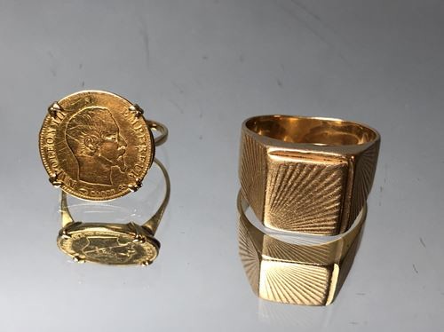 Yellow gold signet ring and signet ring decorated...