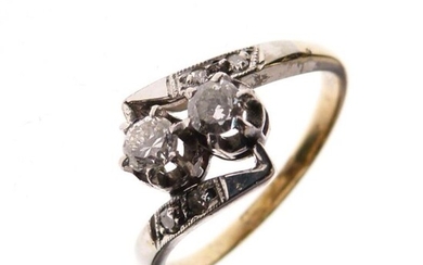 Yellow metal, platinum and diamond ring of crossover design,...