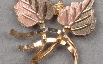 10K Tri-Gold Leaf Motif Pendant