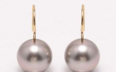 18 kt. Yellow Gold - 11x12mm Round Tahitian Pearls