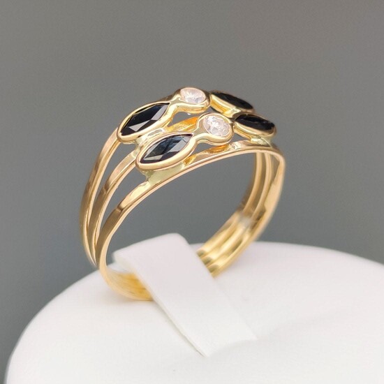 18 kt yellow gold ring with zircons and sapphires