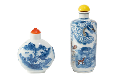 2 flacons à priser en porcelaine, Chine, XIX-XXe s., 1 décoré de paysage, 1 d'animaux du zodiaque, h. 13,5 cm et 9,5 cm