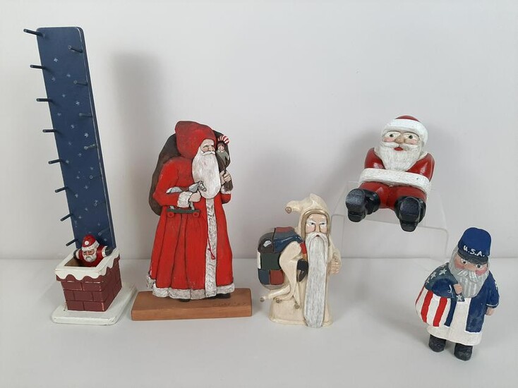 5 Wooden Santa's incl. Hand Carved