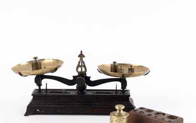 A BALANCING SCALE WITH WEIGHT SET, late 19th century.