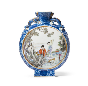 A BLUE AND WHITE FAMILLE ROSE DECORATED ‘IMMORTALS’ MOONFLASK, REPUBLIC PERIOD (1912-1949)