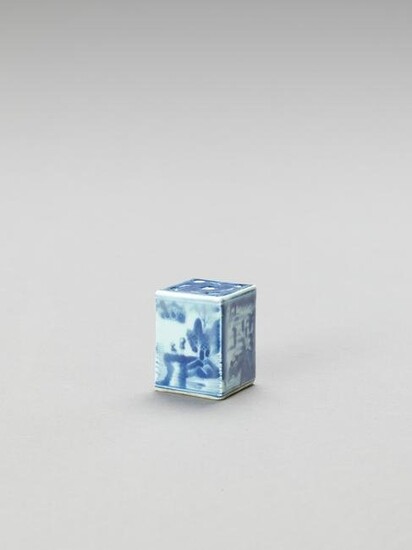 A BLUE AND WHITE PORCELAIN INKWELL