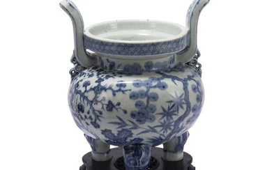 A CHINESE BLUE AND WHITE TRIPOD INCENSE BURNER