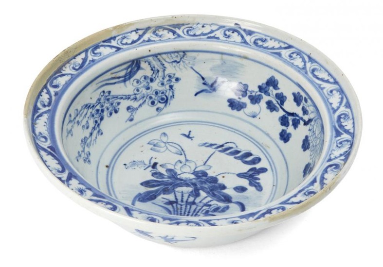 A Chinese porcelain deep bowl, early 19th...
