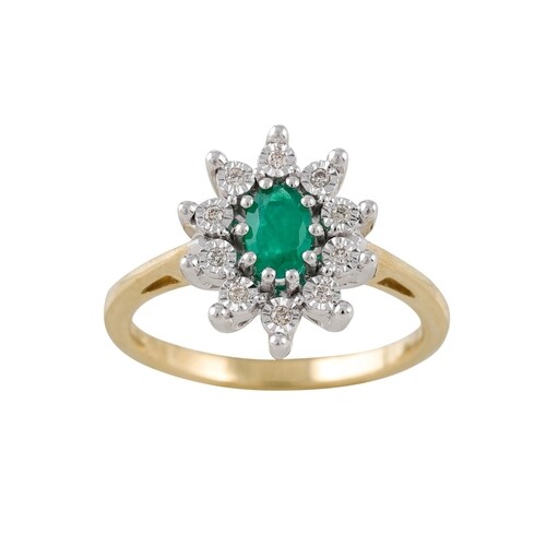A DIAMOND AND GREEN GEMSTONE CLUSTER RING, mounted in 9ct go...