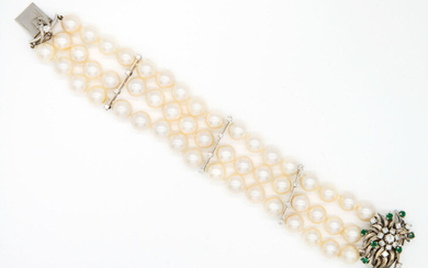 A Fine 18K White Gold Pearl (9-9.3 mm) Diamond and Emerald Bracelet