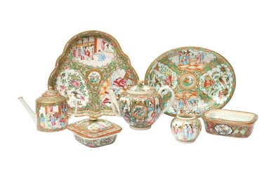 A GROUP OF CHINESE CANTON FAMILLE-ROSE PORCELAIN 晚清 十九或二十世紀 廣彩瓷器一組