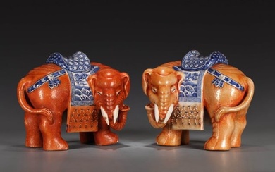 A PAIR OF BLUE AND WHITE IRON-RED ELEPHANTS