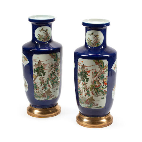 A PAIR OF CHINESE FAMILLE VERTE AND BLEU SOUFFLE GROUND PORCELAIN VASES