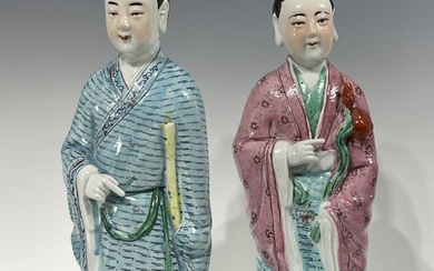 A PAIR OF CHINESE REPUBLIC PERIOD PORCELAIN FIGURINES