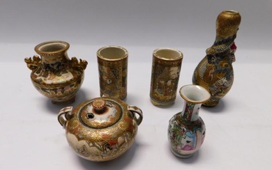 A collection of early 20th Century mixed Japanese satsuma vases...