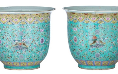 A pair of Chinese famille rose on turquoise ground jardinières, 19thC, H 33,5 cm
