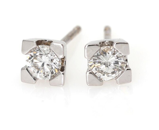 NOT SOLD. A pair of diamond ear studs each set with a diamond weighing a total of app. 0.73 ct., mounted in 18 rhodium plated gold. H-I/VVS-SI. (2) – Bruun Rasmussen Auctioneers of Fine Art