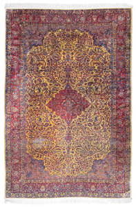 A silk Kashan rug, Central Persia, c. 1910. - Provenance: Property from a Southwest German private collection. Acquired before 1990 in Germany. - Min rest. Minor damage due to use. Overall well preserved.