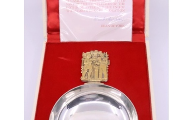 A silver bowl in fitted box, approx. 318.9 grams engraved "...