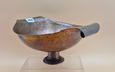 AN ARTS AND CRAFTS COPPER TWO HANDLED OVAL BOWL RAISED ON A CYLINDRICAL COLUMN AND CIRCULAR FOOT.