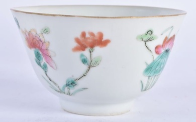 AN EARLY 20TH CENTURY CHINESE FAMILLE ROSE PORCELAIN TEABOWL Guangxu. 9.75 cm diameter.