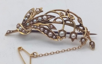 An antique 15 K yellow gold floral brooch with natural seed ...