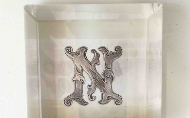 Ancien presse-papiers en verre avec monture en argent "N", dimensions env. 7 x 7 x...