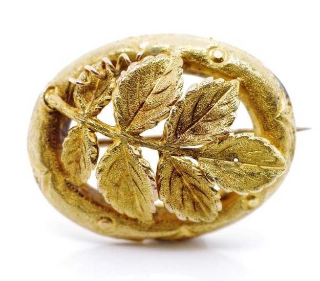 Antique Australian gold floral brooch unmarked. Approx weigh...
