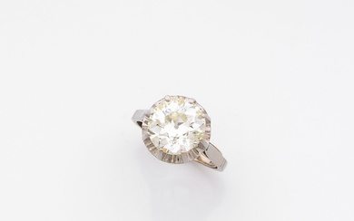 BAGUE SOLITAIRE en or gris, sertie d'un diamant d'environ 1,10 ct. An 18k gold ring...