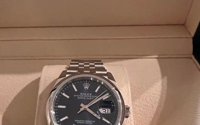 BRAND NEW ROLEX DATEJUST 36MM 'BLUE DIAL' COMES WITH BOX AND PAPERS