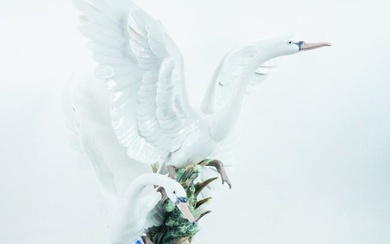 Bibi Hilton's Lladro "Take Flight" Large Porcelain Swan Statue