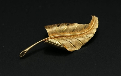 Broche 'feuille' en or jaune 750 millièmes - 5.34 g