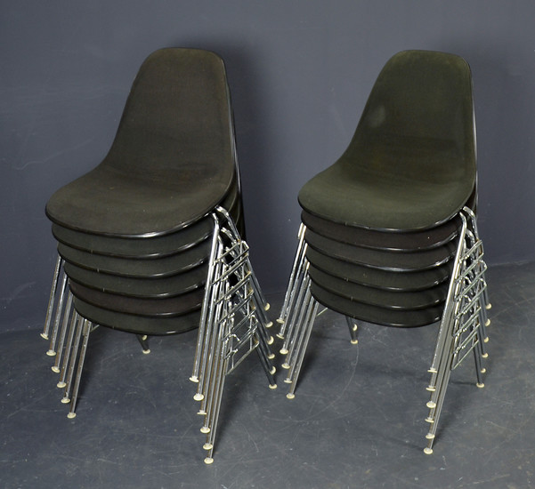 CHARLES & RAY EAMES. 12 DSS STAPELSTÜHLE.