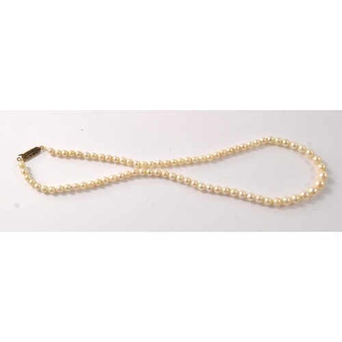 CULTURED PEARLS NECKLET graduated single row of Akoya cultur...