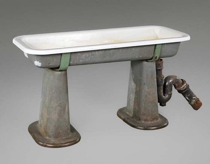 Cast iron washbasin with brackets and drain