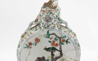 Chine XVIIIe s, Vase en forme de gourde à panse applatie, en porcelaine de la...