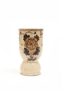 Chine, époque Ming. Vase en céramique emaillée,…