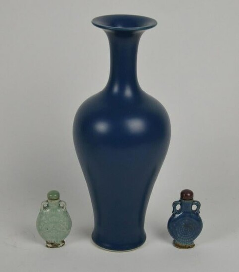 Chinese Porcelain Vase & Two Snuff Bottles - snuff