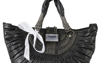 Christian Dior, sac Tote porté épaule en cuir d'agneau noir plissé, housse, 18x28 cm