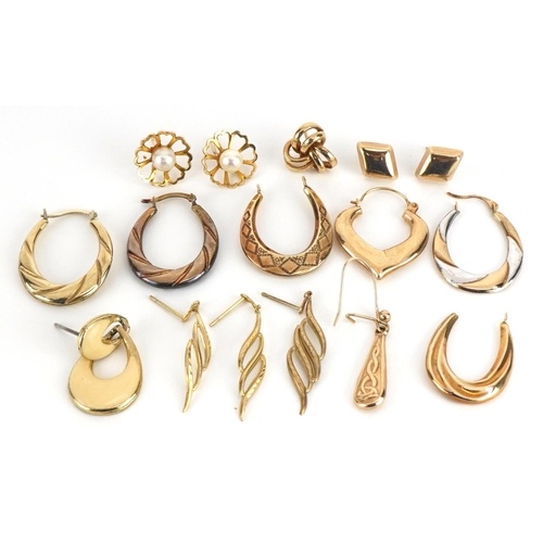 Collection of 9ct gold and yellow metal earrings including s...