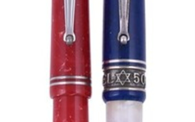 DELTA, EUROPA COLLECTION, A RED MARBLED FOUNTAIN PEN (2)