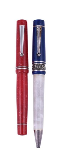 DELTA, EUROPA COLLECTION, A RED MARBLED FOUNTAIN PEN (2)