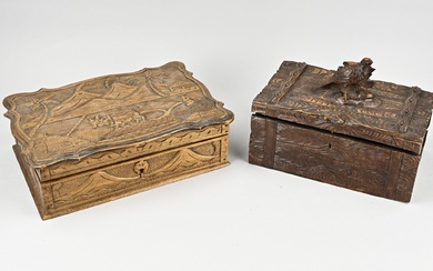 Deux boîtes anciennes à couvercle en bois sculpté. Vers 1900 - 1930. 1x Indonésie, décor...