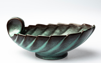 EWALD DAHLSKOG. A ceramic bowl, Bo Fajans, first half of the 20th century.
